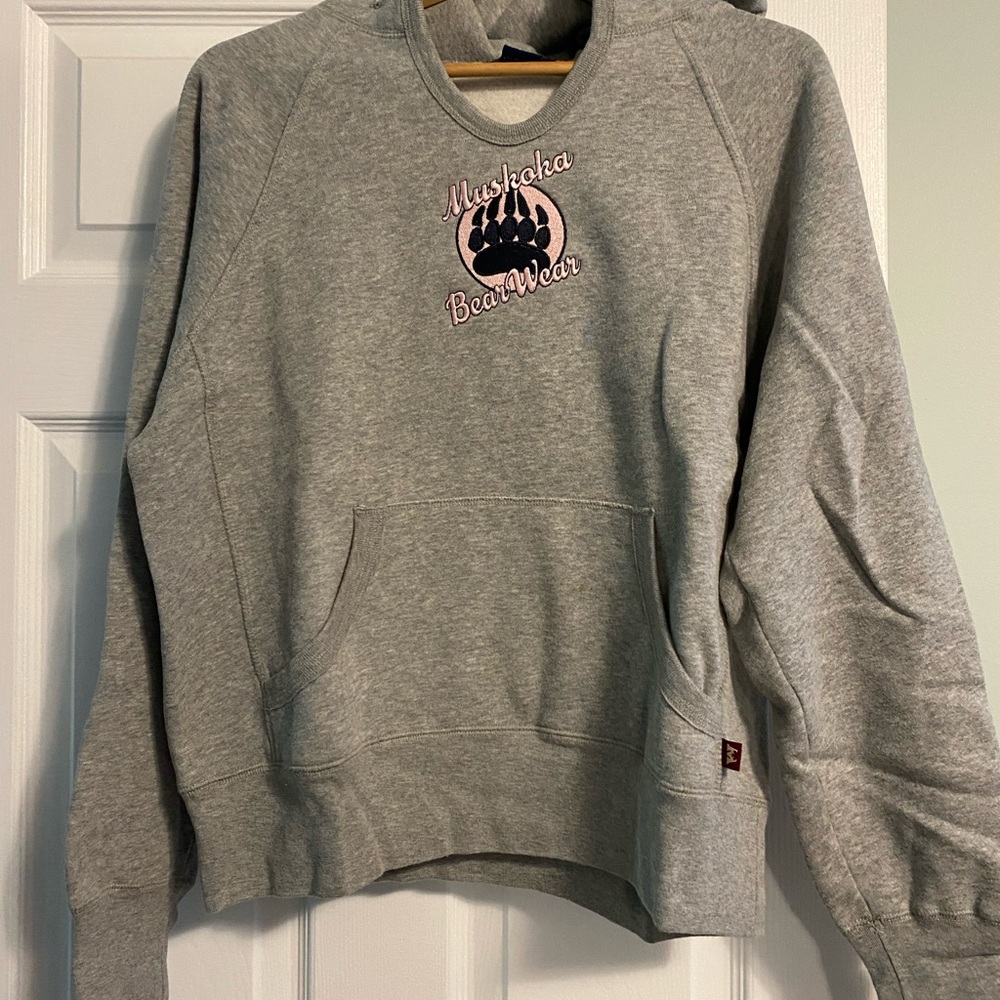 Cozy Gray and Pink Crewneck Sweater with Ribbed Cuffs